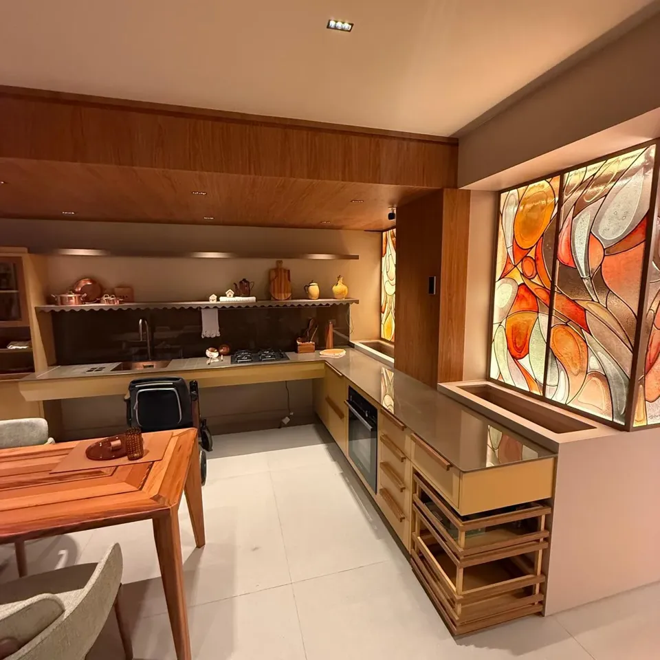 Cozinha do ambiente da CASACOR, em outra vista