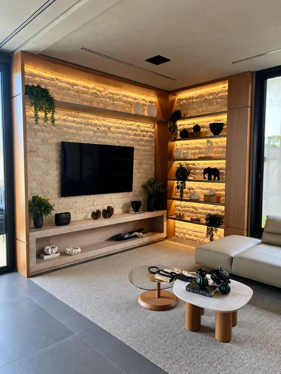 Sala com marcenaria planejada para home theater